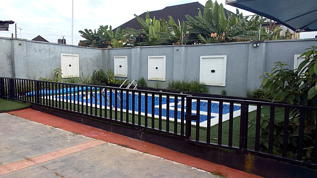 Pool & garden